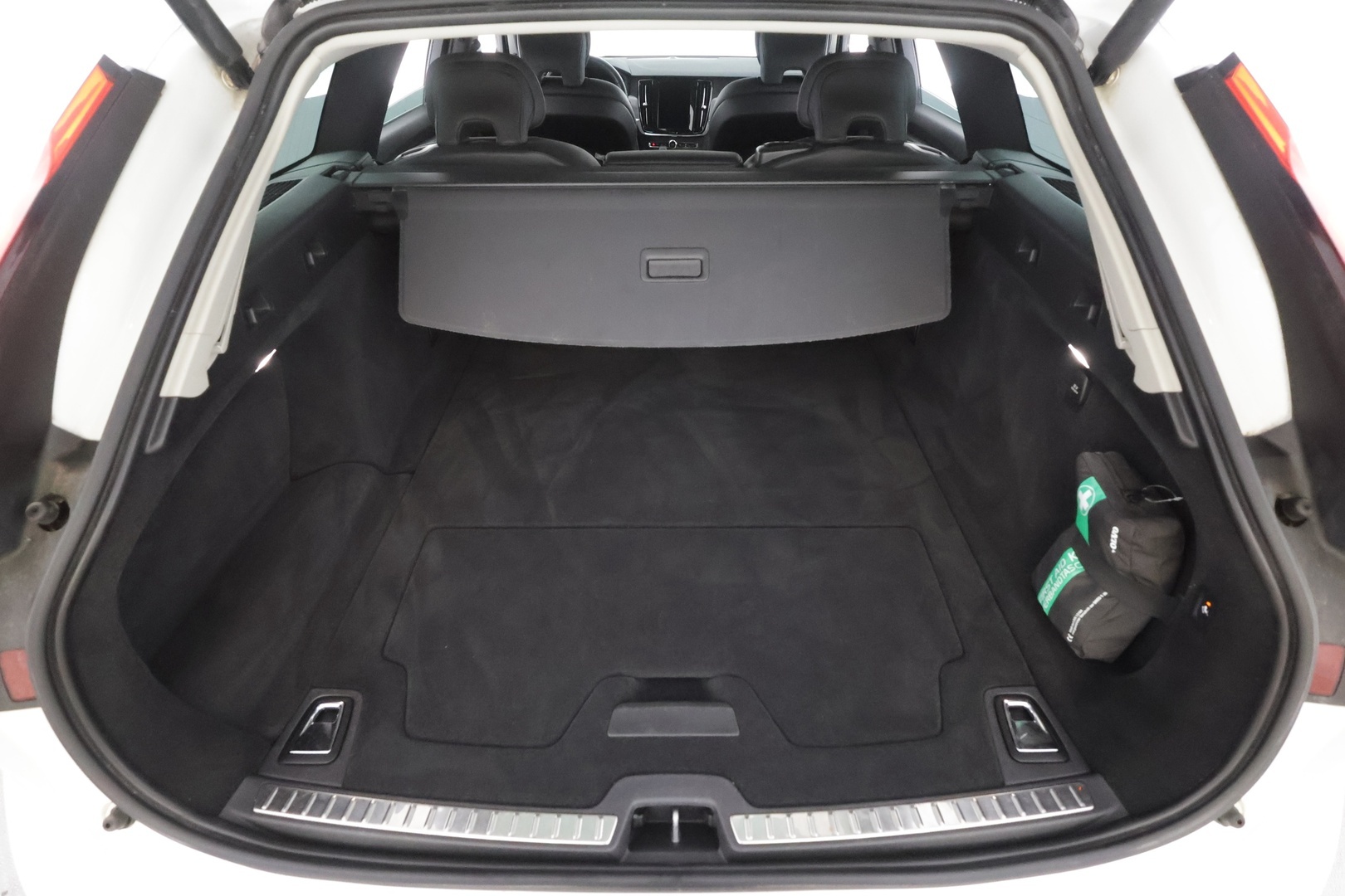VOLVO V90 2023