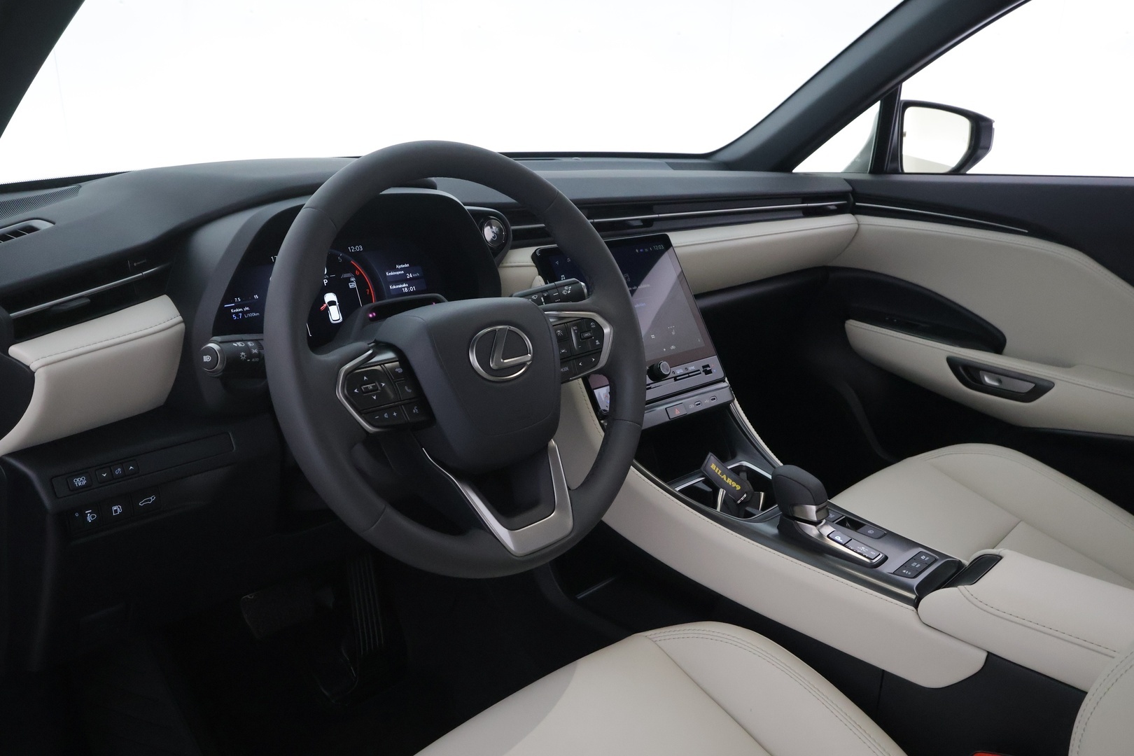 LEXUS LBX 2024