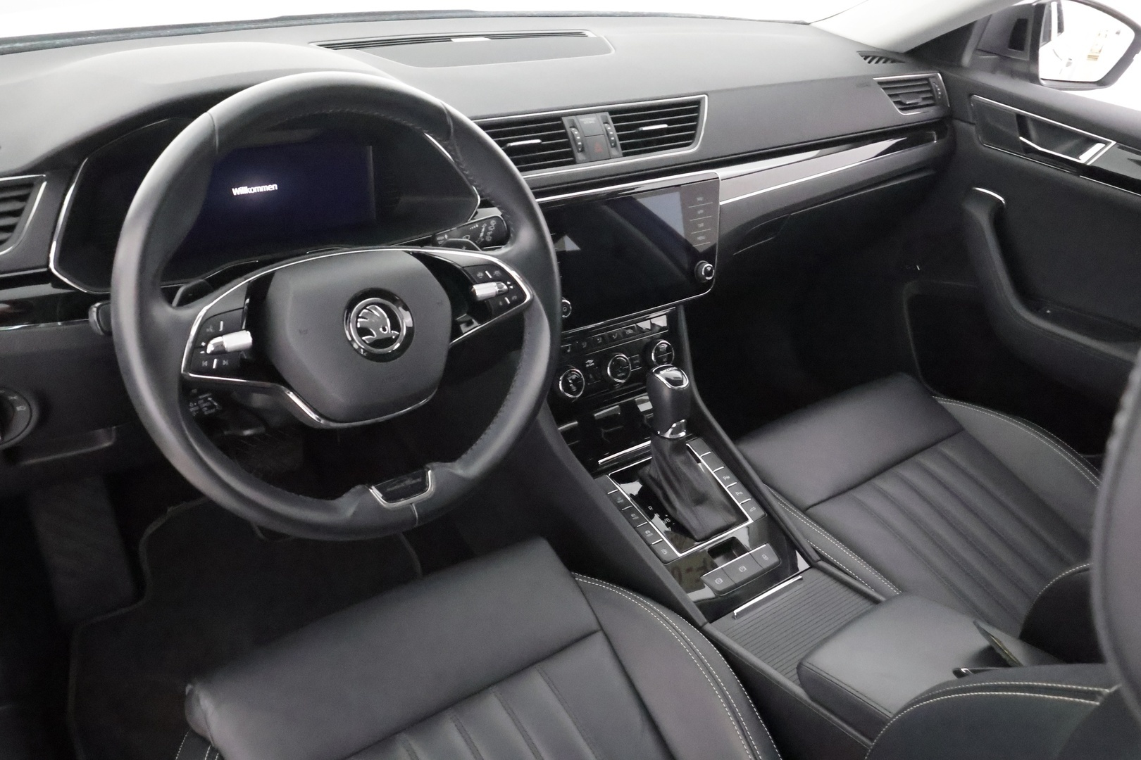 SKODA SUPERB 2023