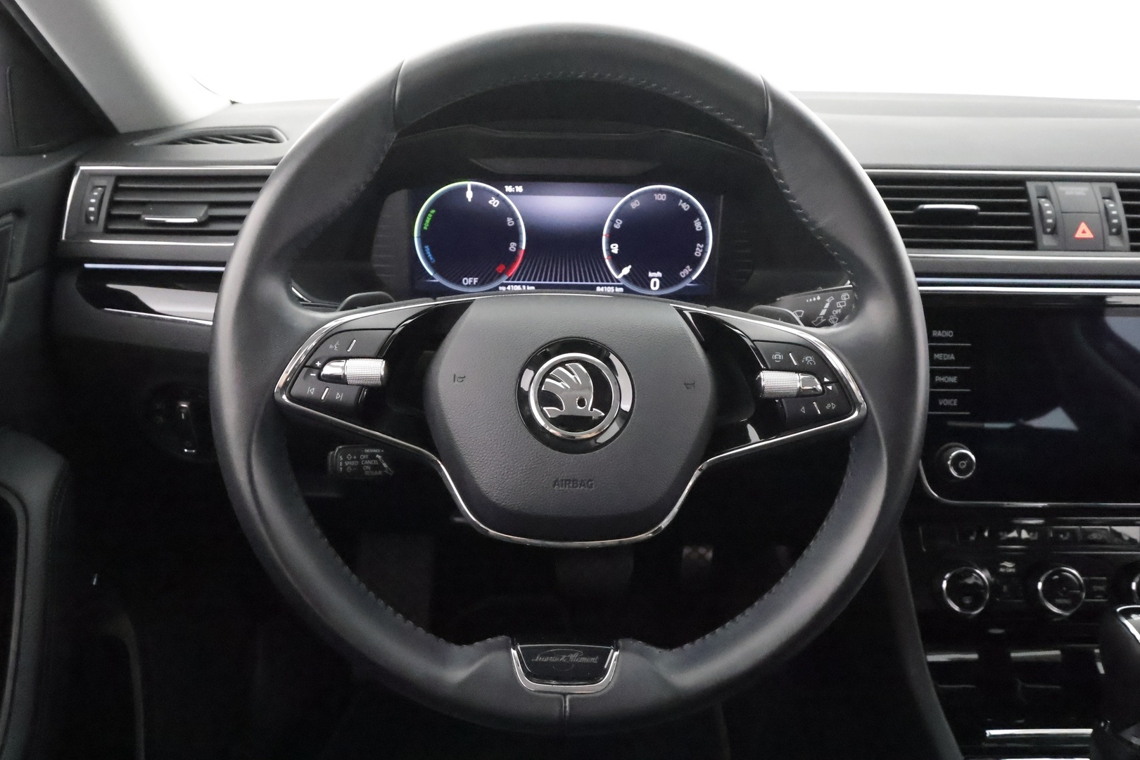 SKODA SUPERB 2023