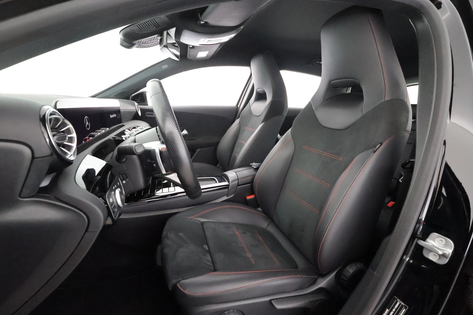 MERCEDES-BENZ A 2023