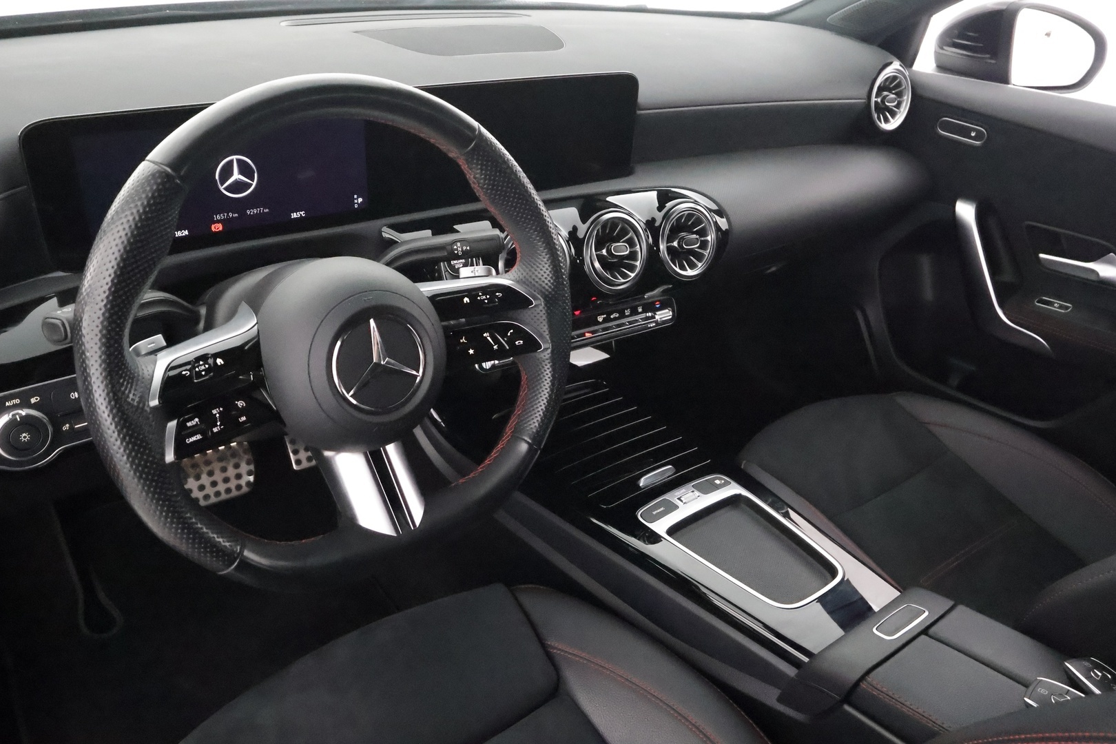 MERCEDES-BENZ A 2023