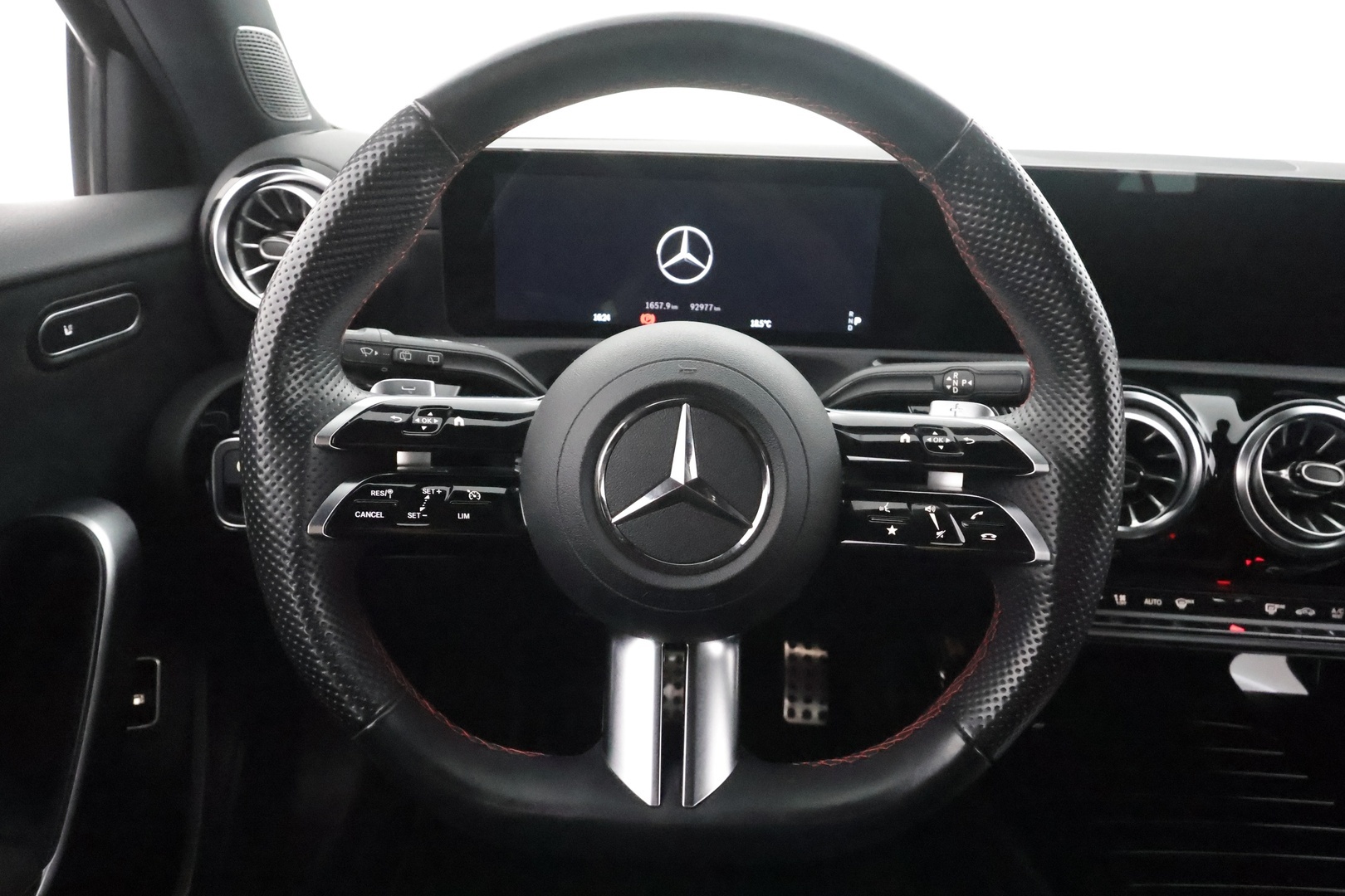 MERCEDES-BENZ A 2023