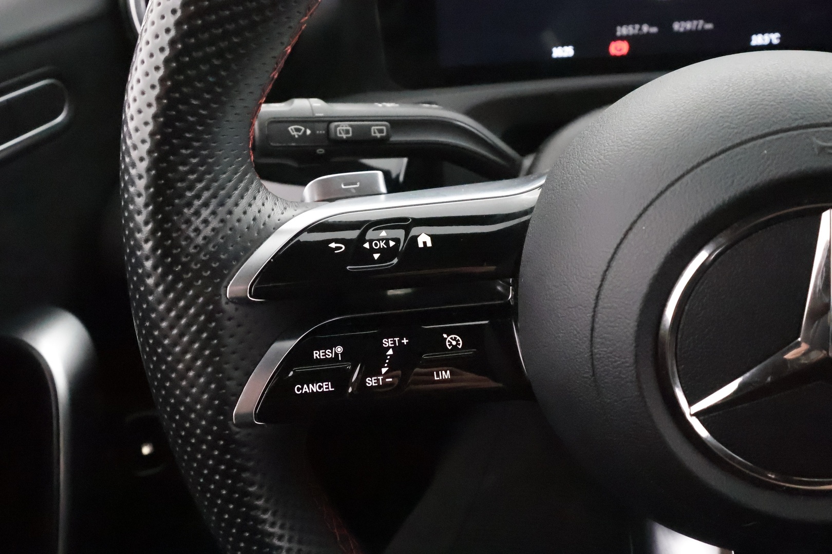 MERCEDES-BENZ A 2023