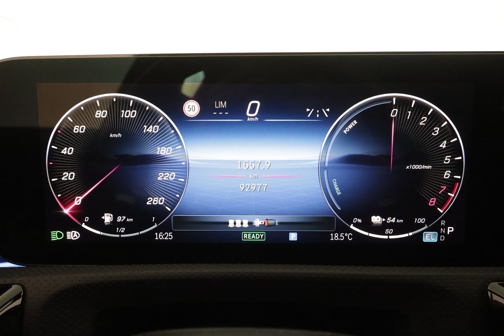 MERCEDES-BENZ A 2023