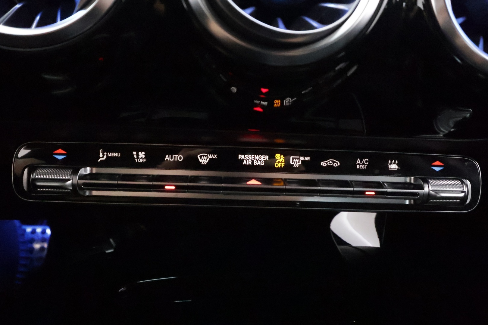 MERCEDES-BENZ A 2023