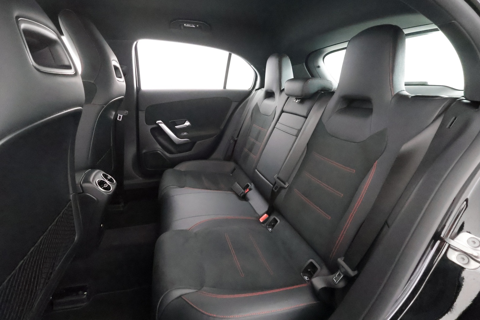 MERCEDES-BENZ A 2023