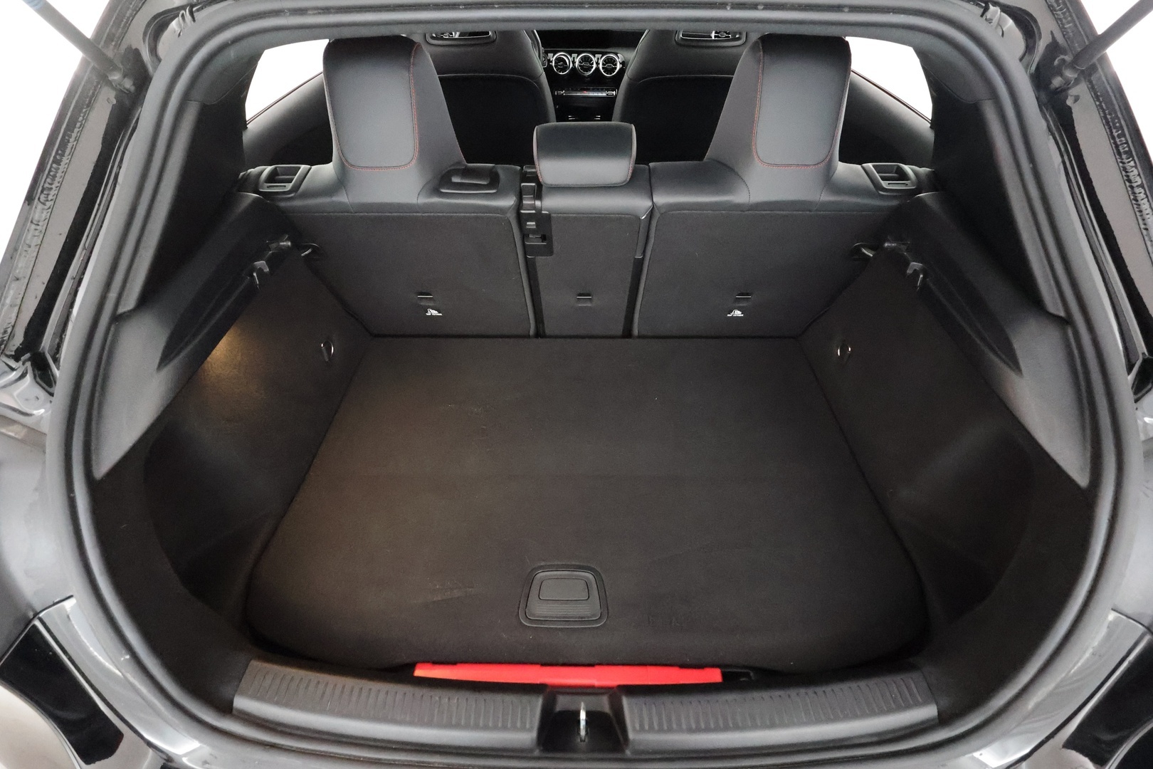 MERCEDES-BENZ A 2023