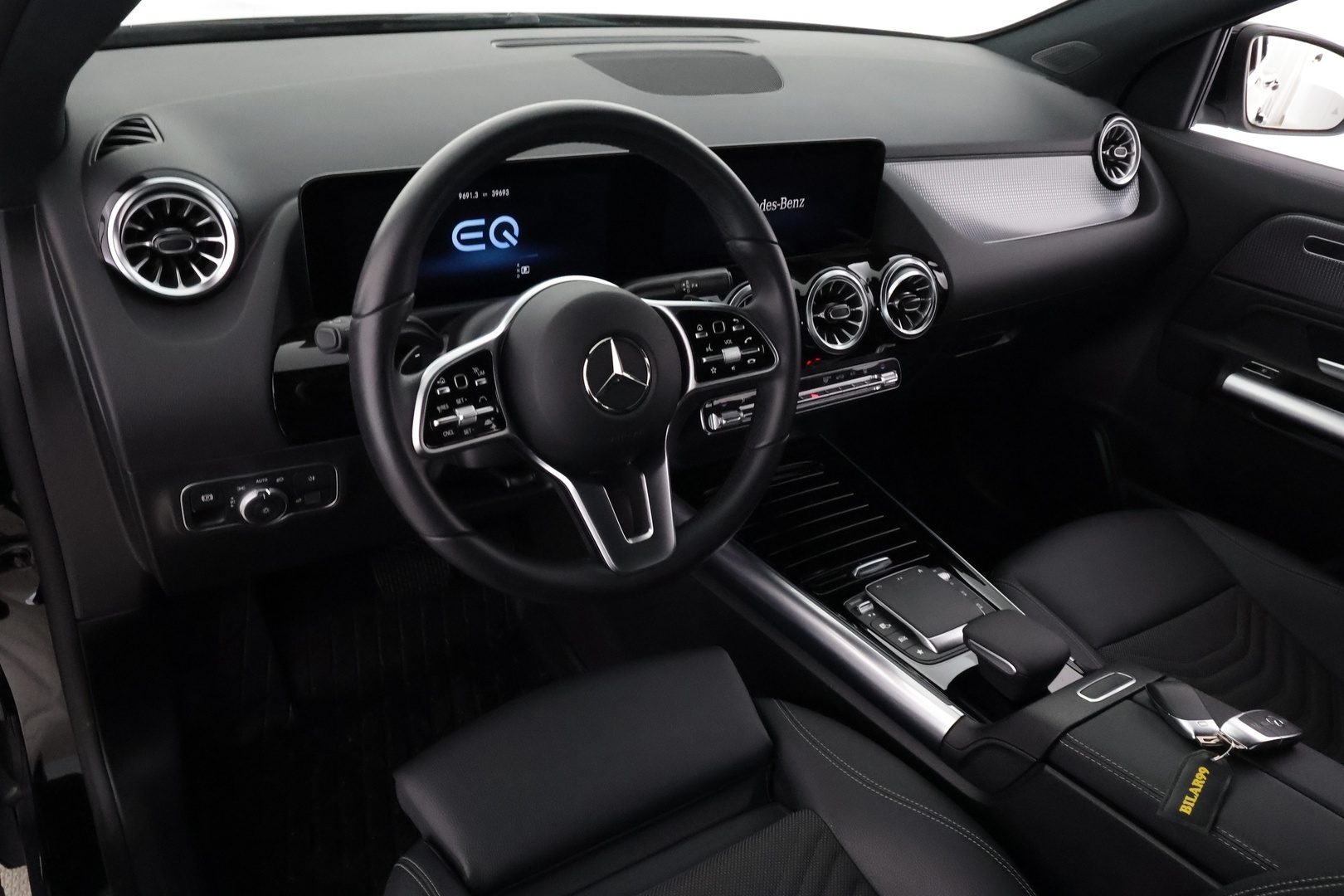 MERCEDES-BENZ EQA 2023