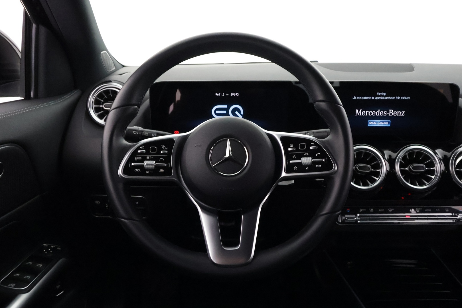 MERCEDES-BENZ EQA 2023