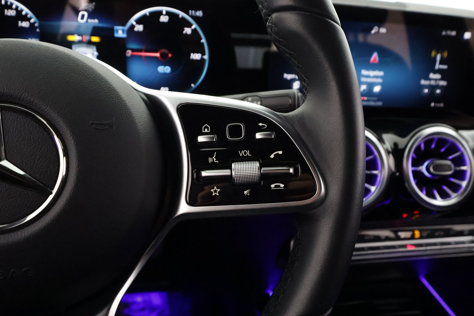 MERCEDES-BENZ EQA 2023