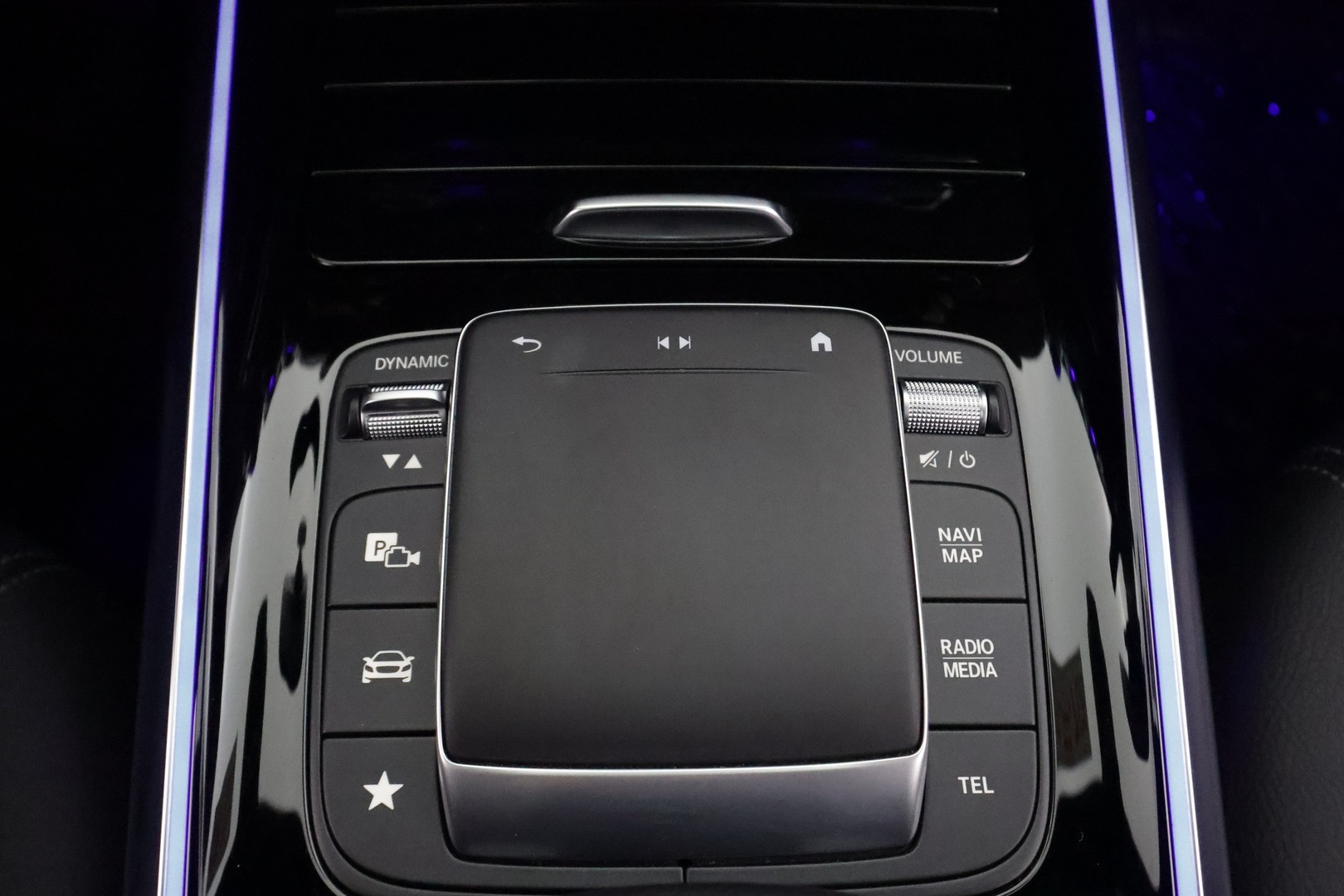 MERCEDES-BENZ EQA 2023
