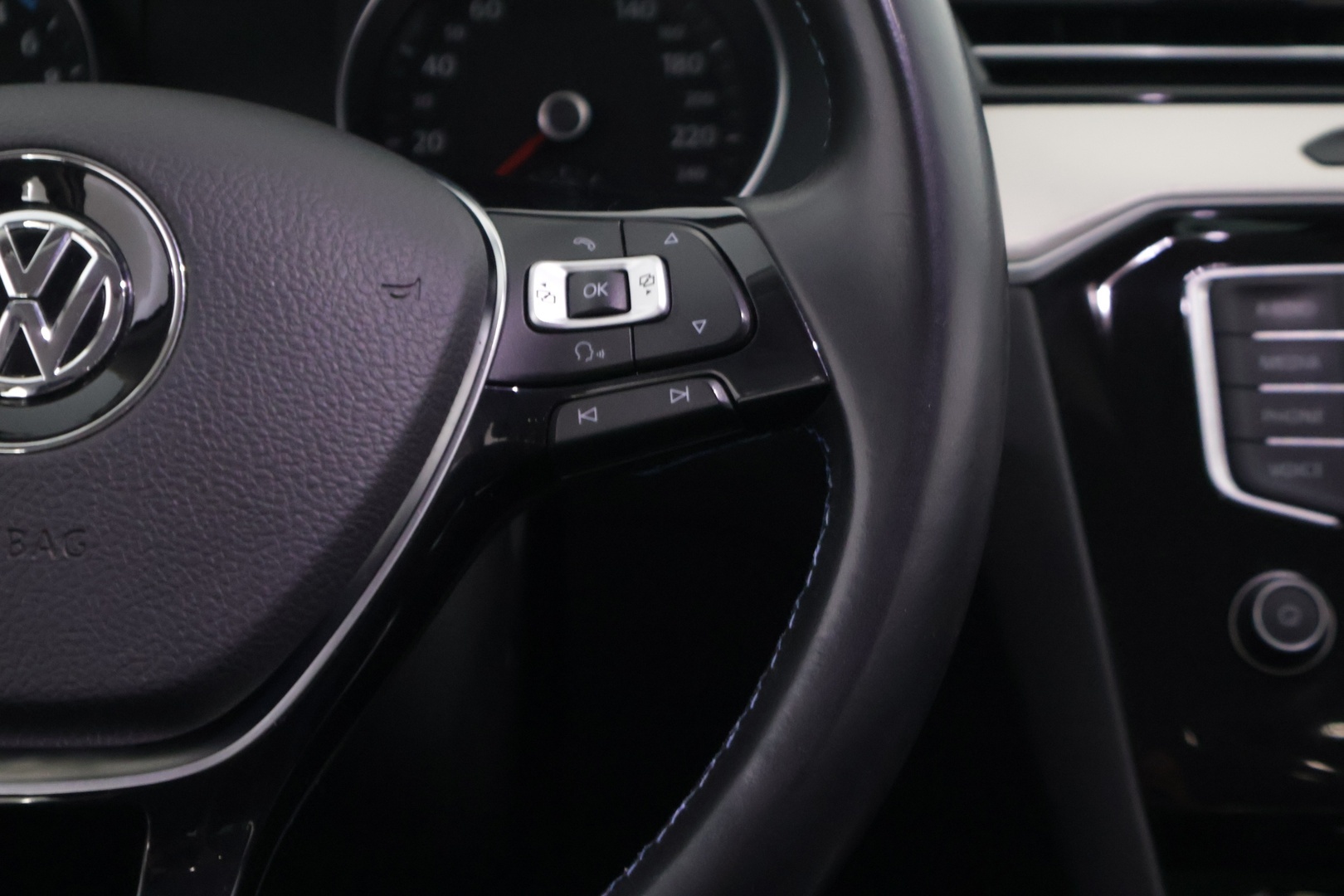 VOLKSWAGEN Passat 2016