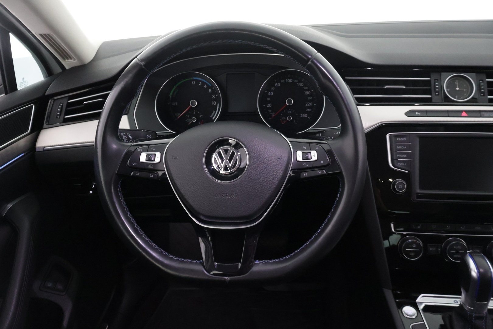 VOLKSWAGEN Passat 2016