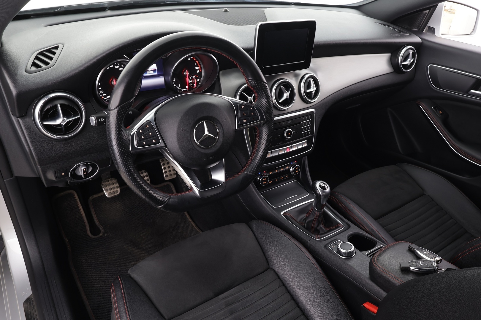 MERCEDES-BENZ CLA 2017