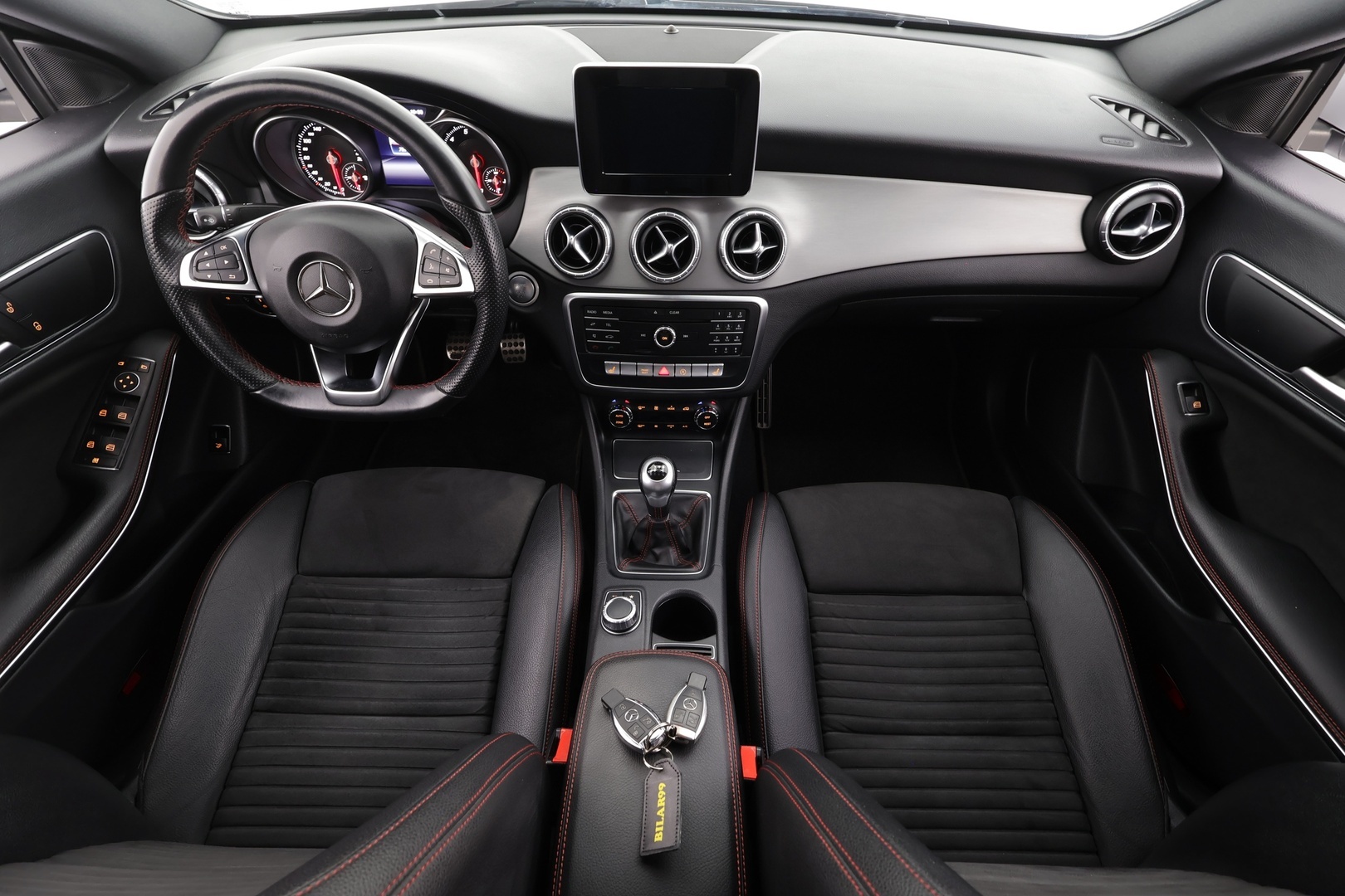 MERCEDES-BENZ CLA 2017