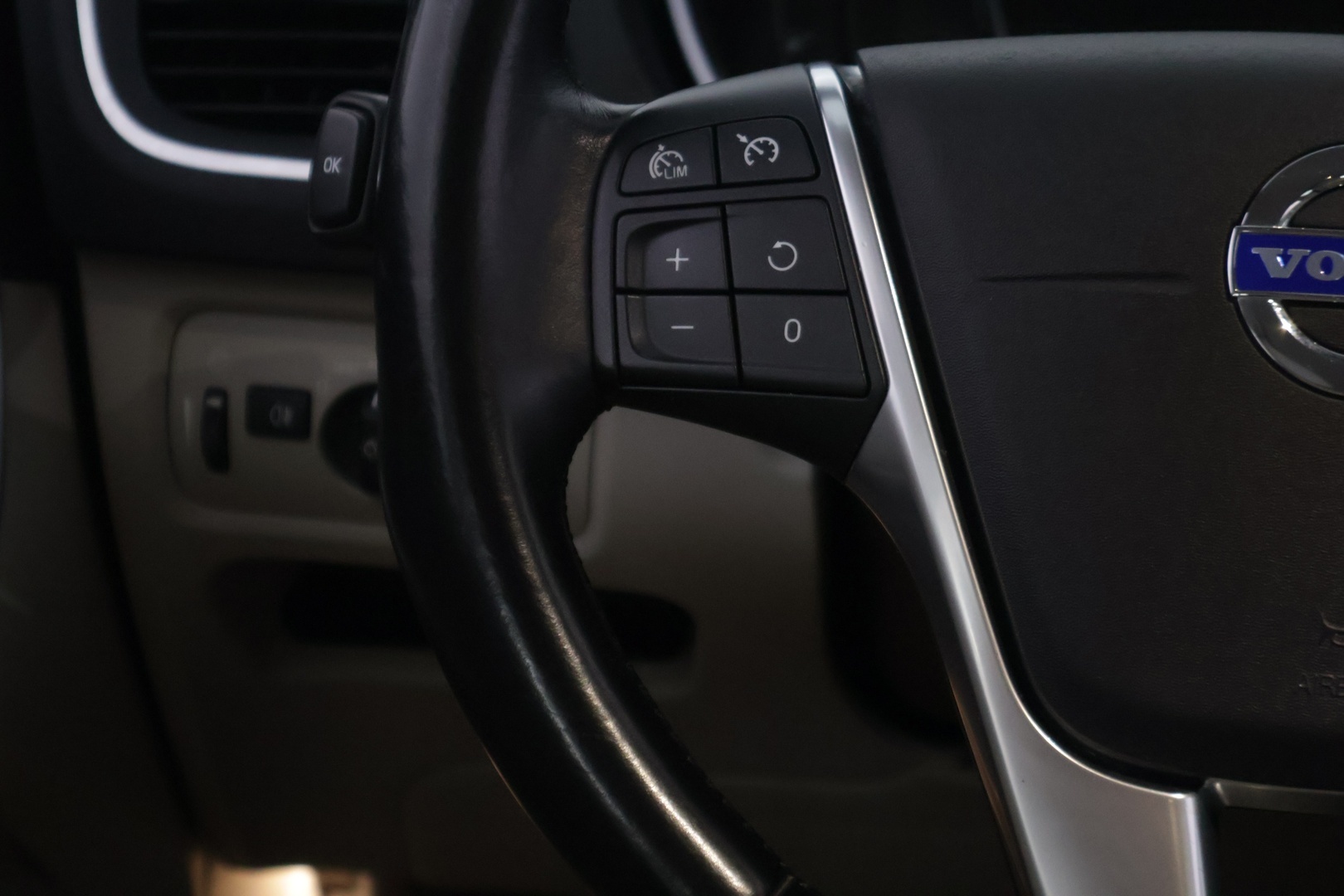 VOLVO V40 Cross Country 2015