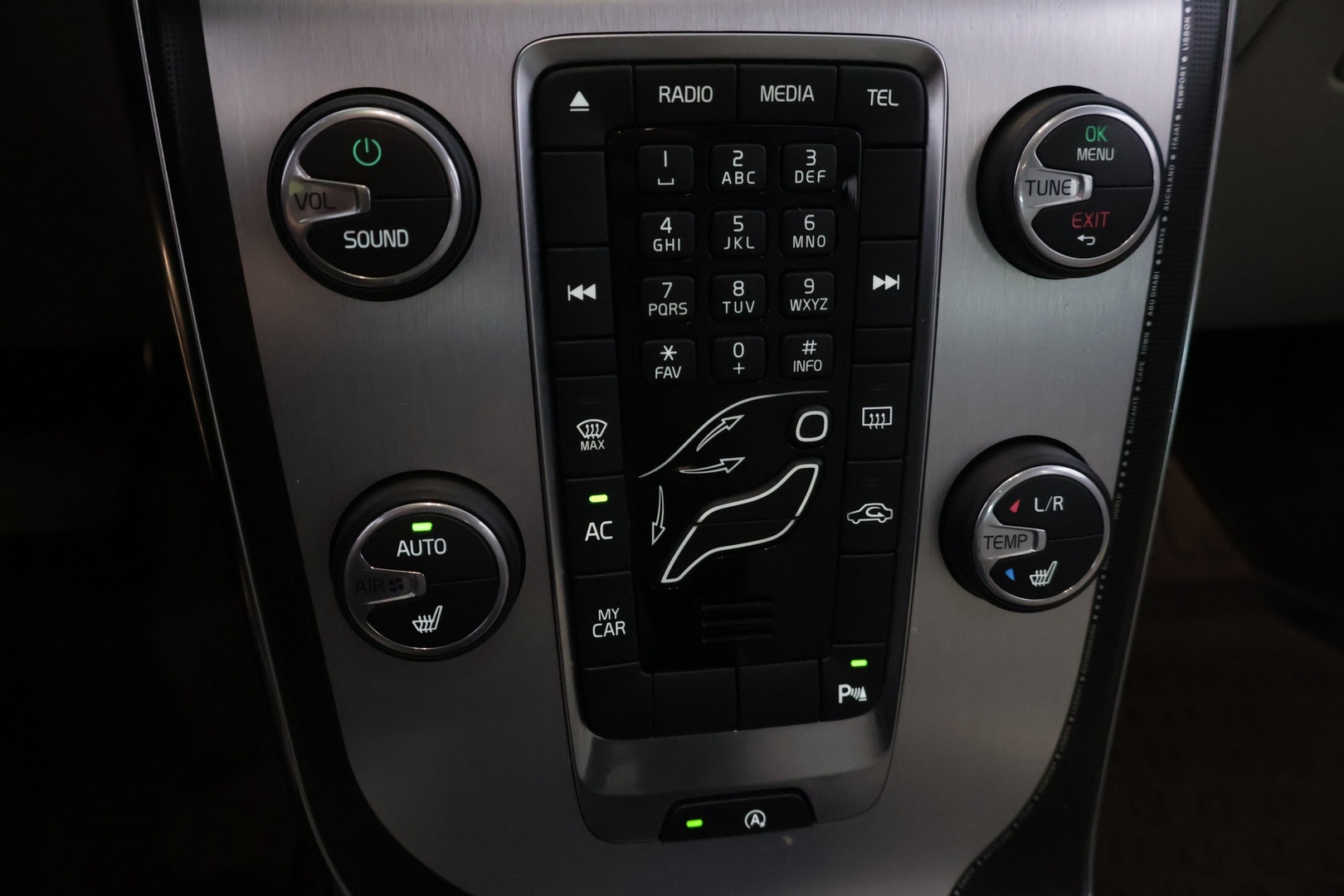 VOLVO V40 Cross Country 2015