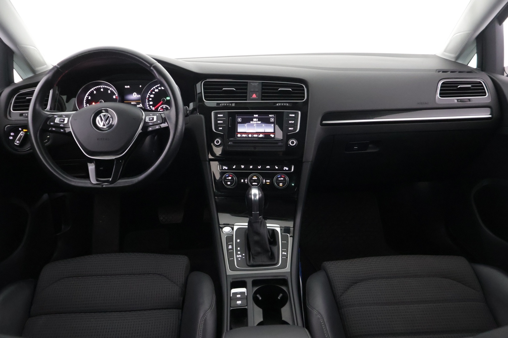 VOLKSWAGEN Golf 2016