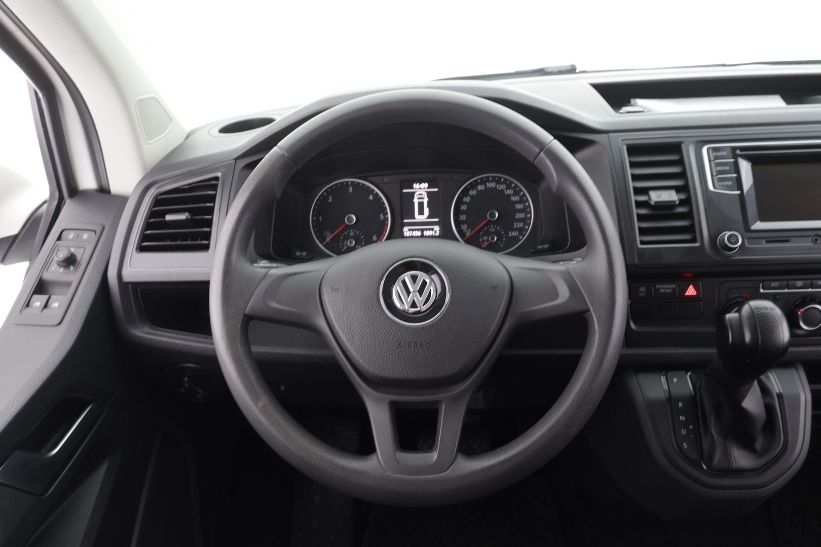VOLKSWAGEN Caravelle 2016