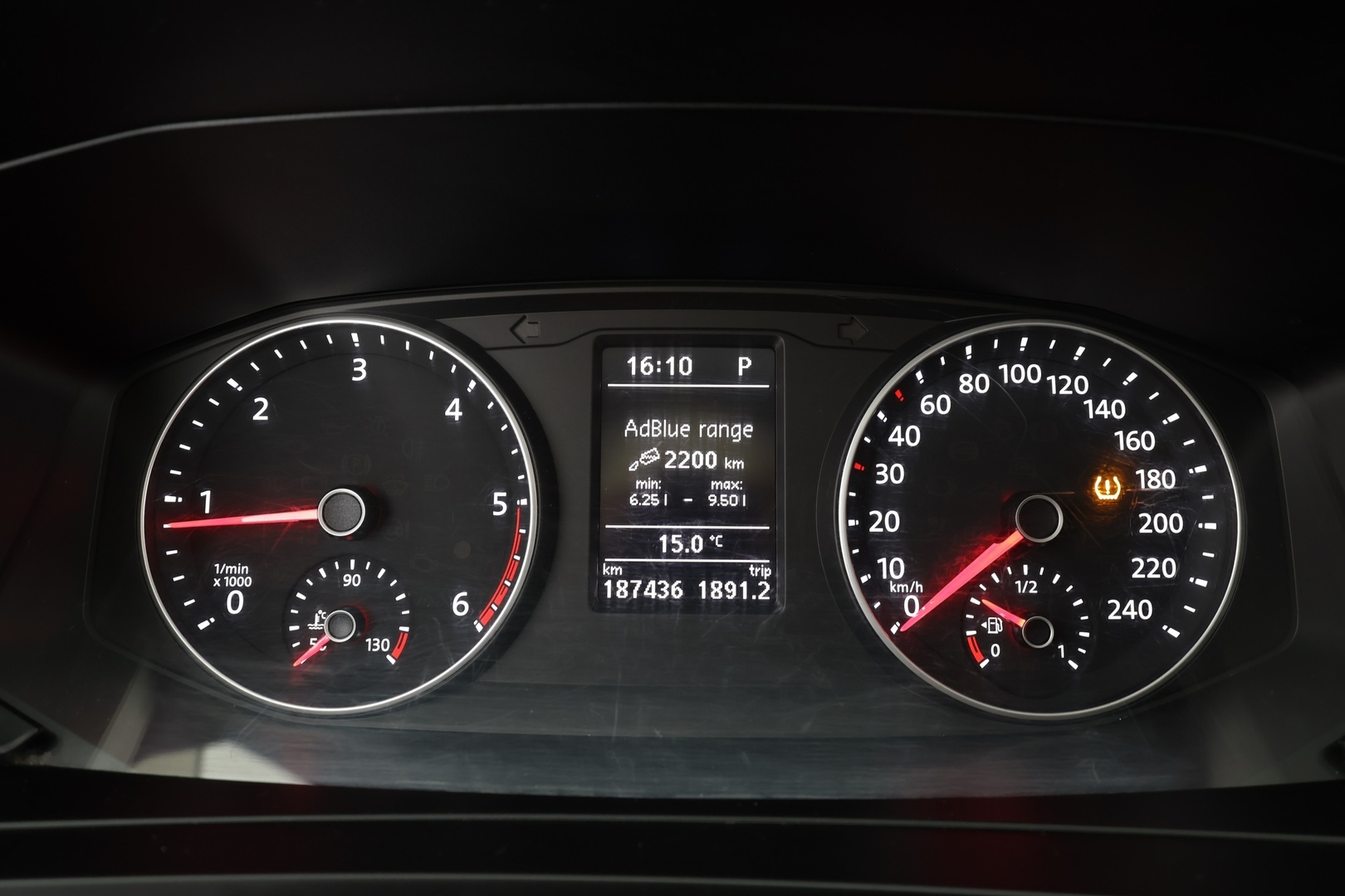 VOLKSWAGEN Caravelle 2016