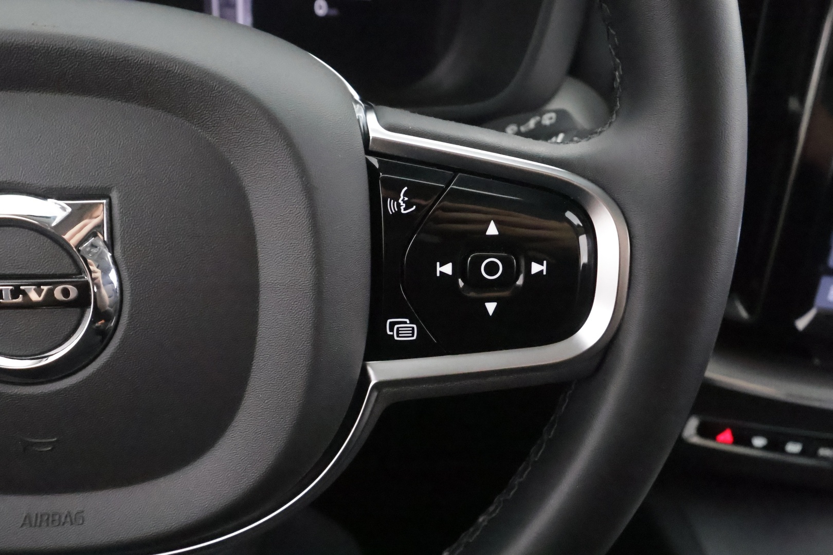VOLVO XC60 2024
