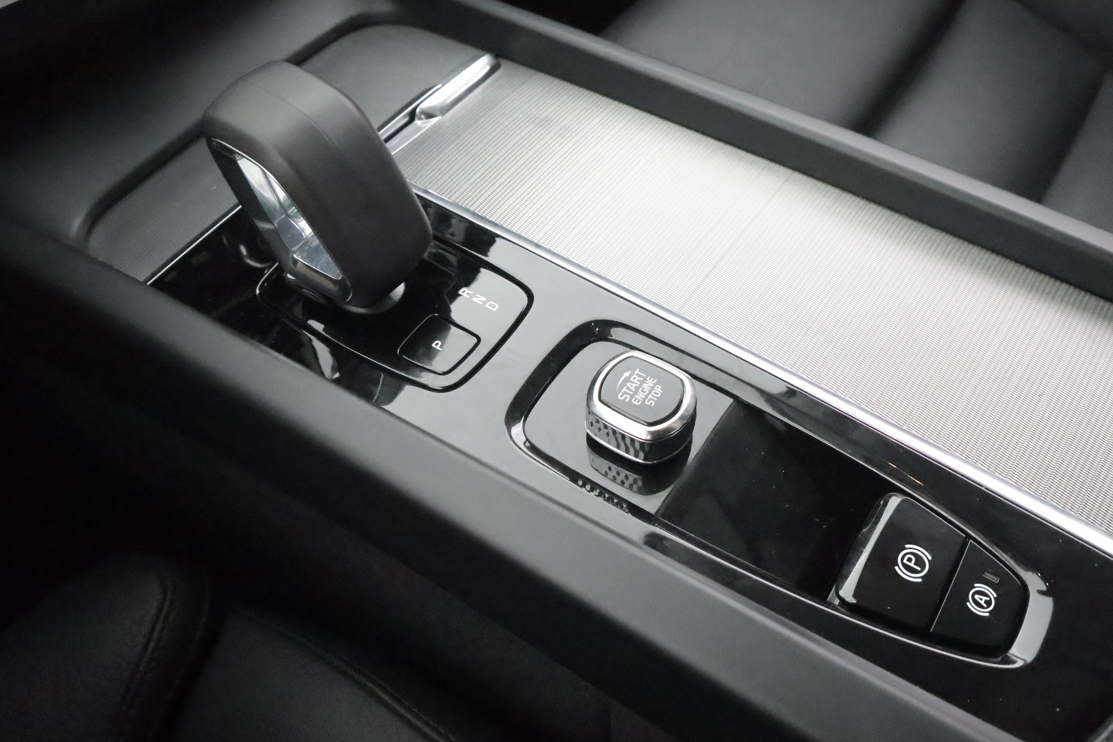VOLVO XC60 2024