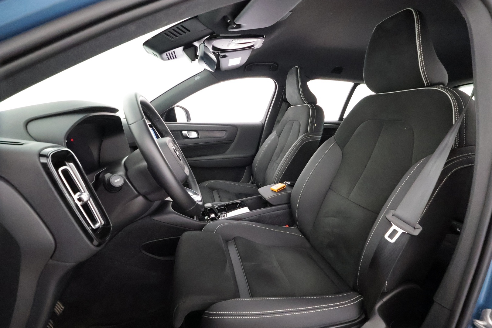 VOLVO XC40 2024