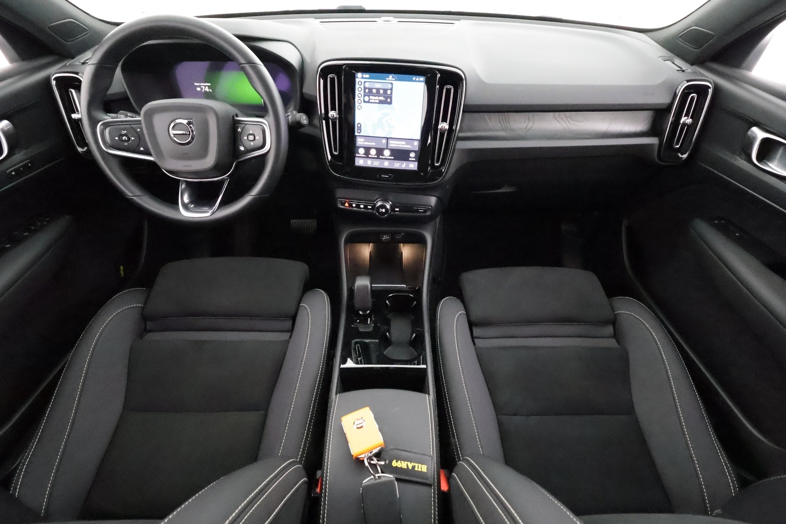 VOLVO XC40 2024