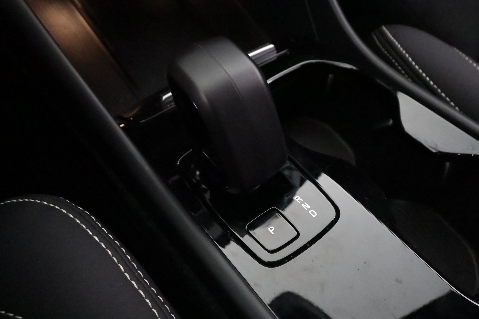 VOLVO XC40 2024