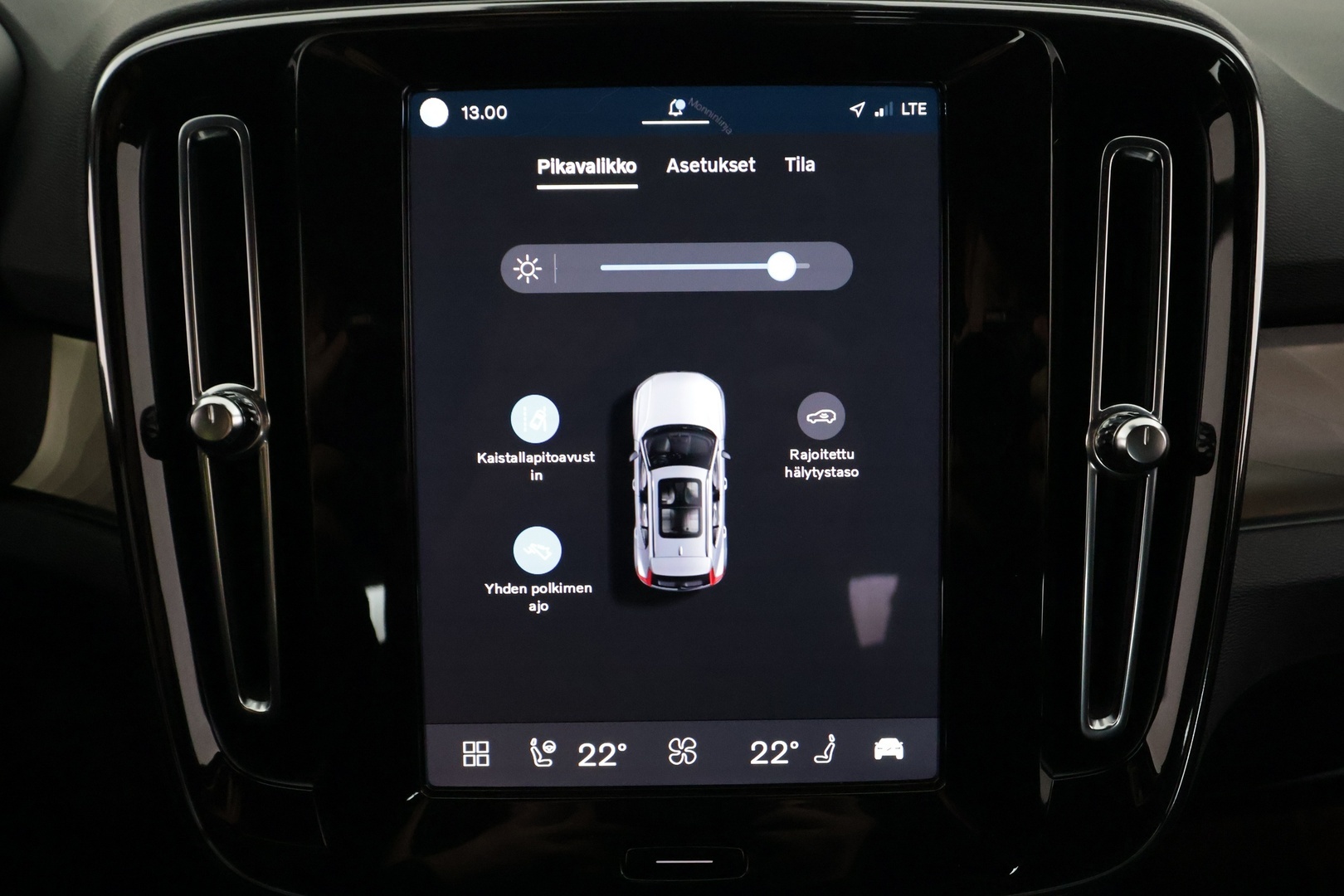 VOLVO XC40 2024