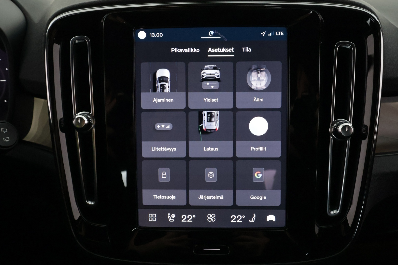 VOLVO XC40 2024