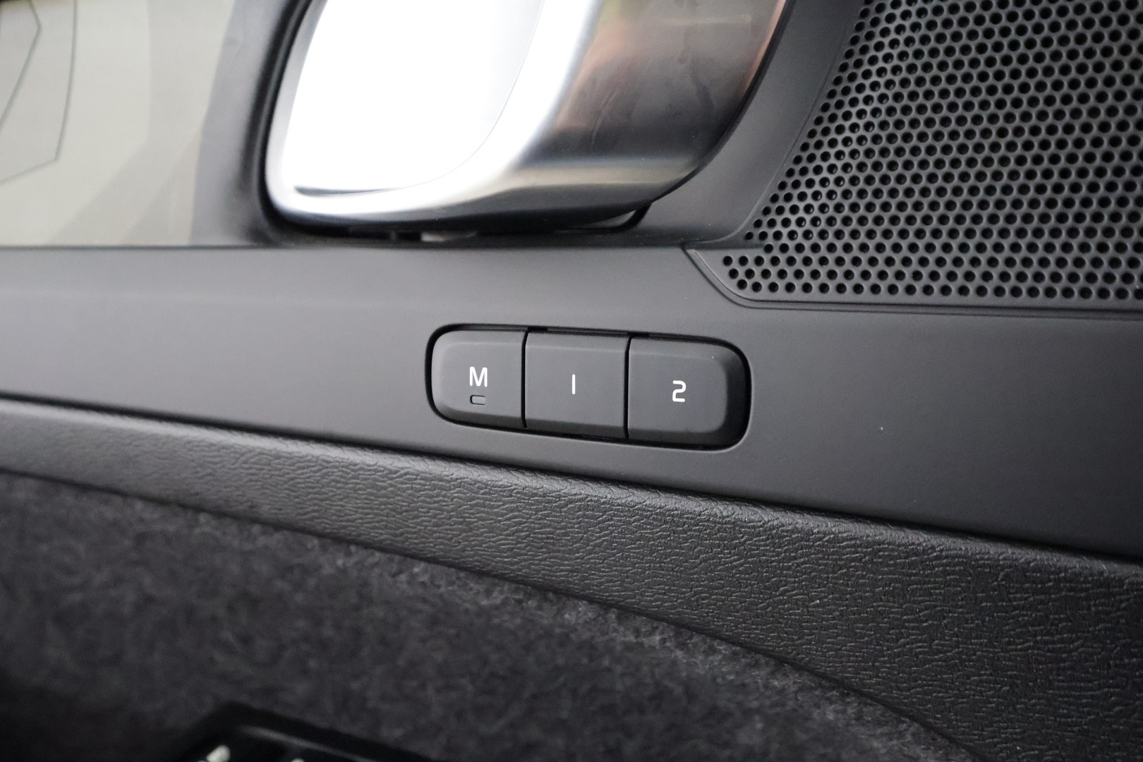 VOLVO XC40 2024