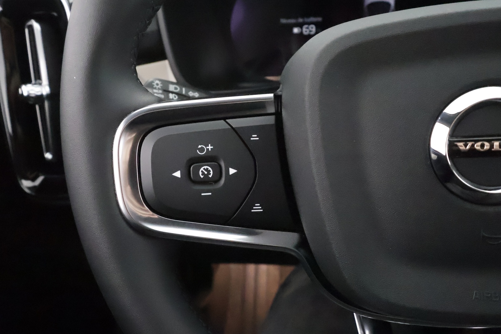 VOLVO C40 2022