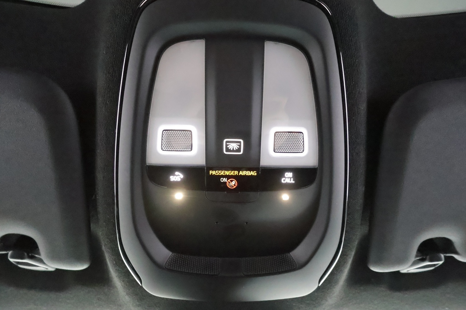 VOLVO C40 2022