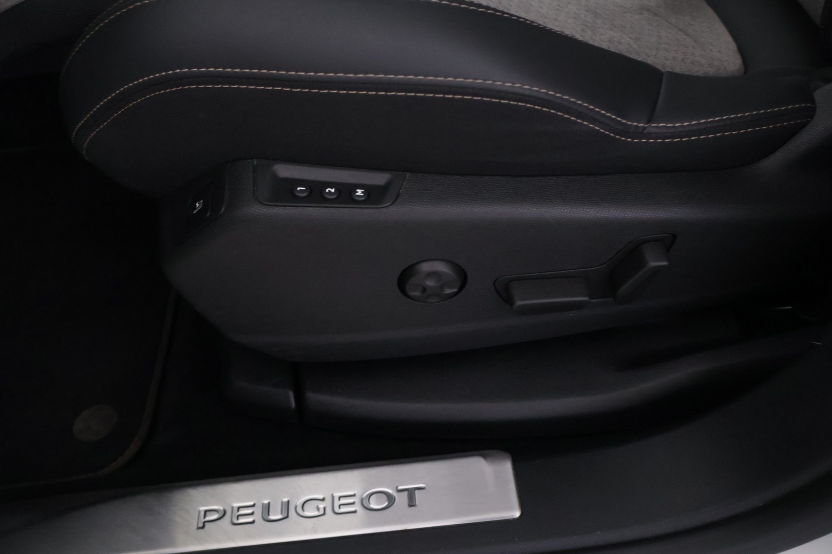 PEUGEOT 3008 2021