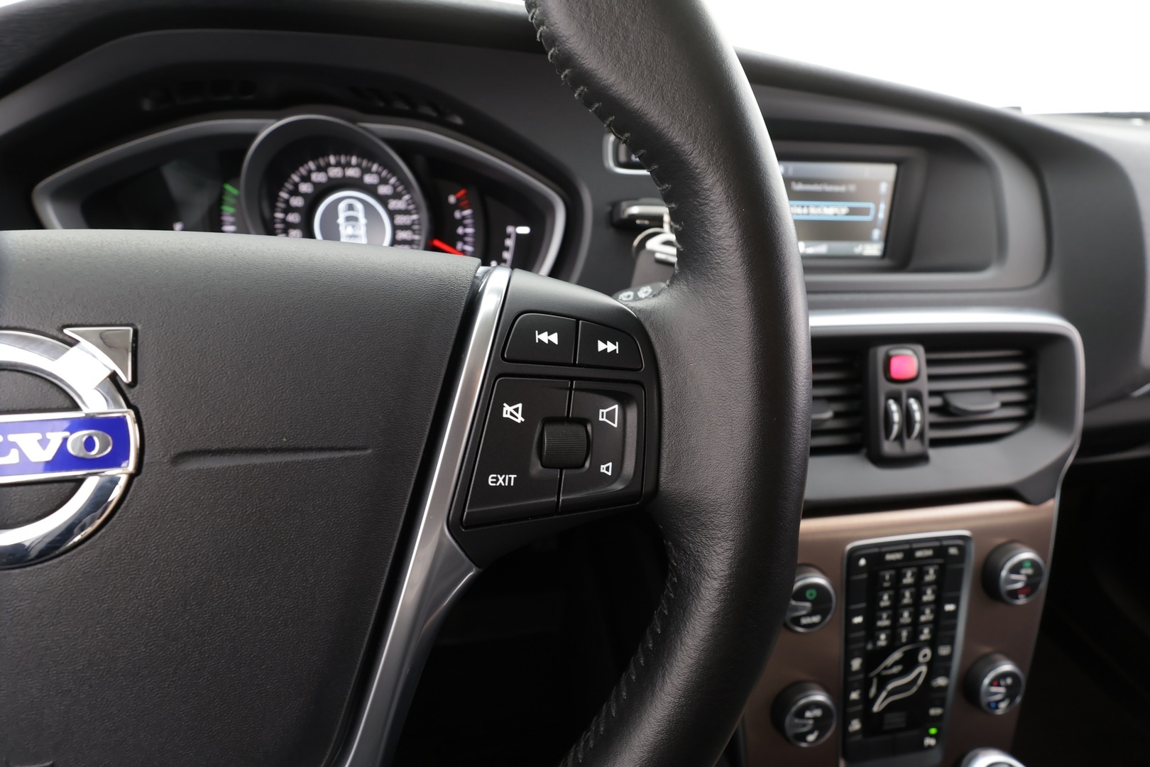 VOLVO V40 Cross Country 2016