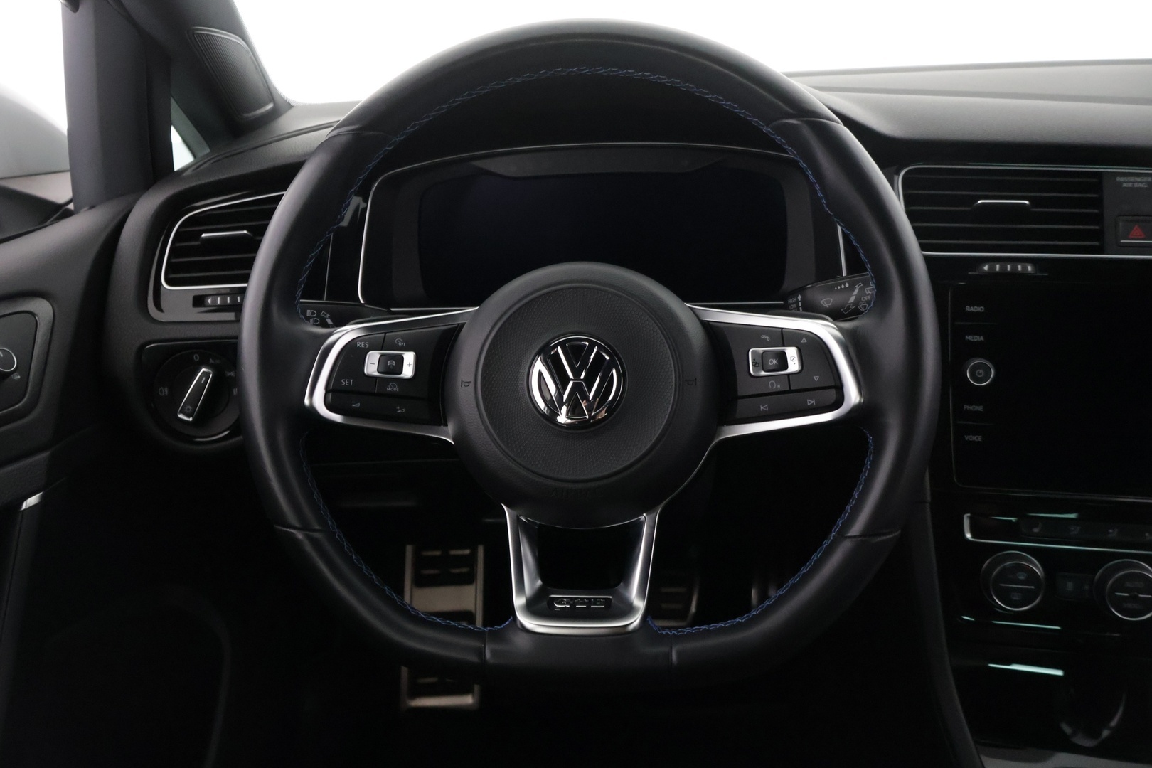VOLKSWAGEN Golf 2018
