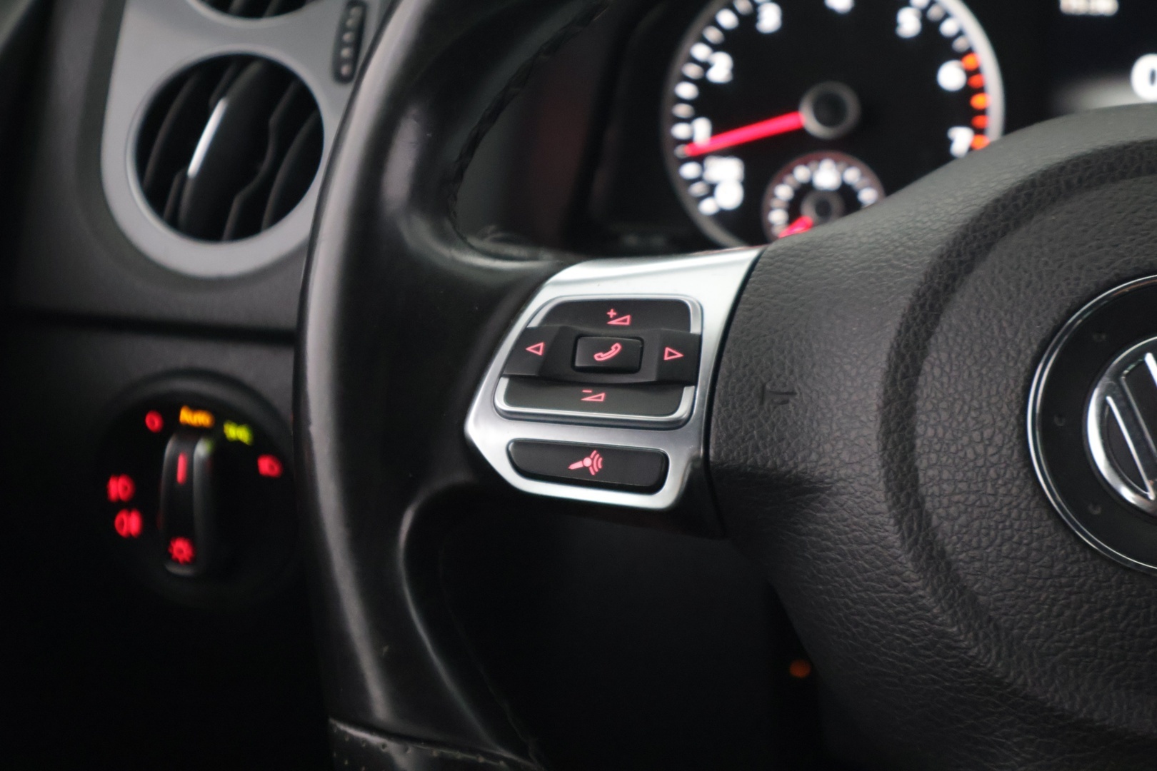 VOLKSWAGEN Tiguan 2015