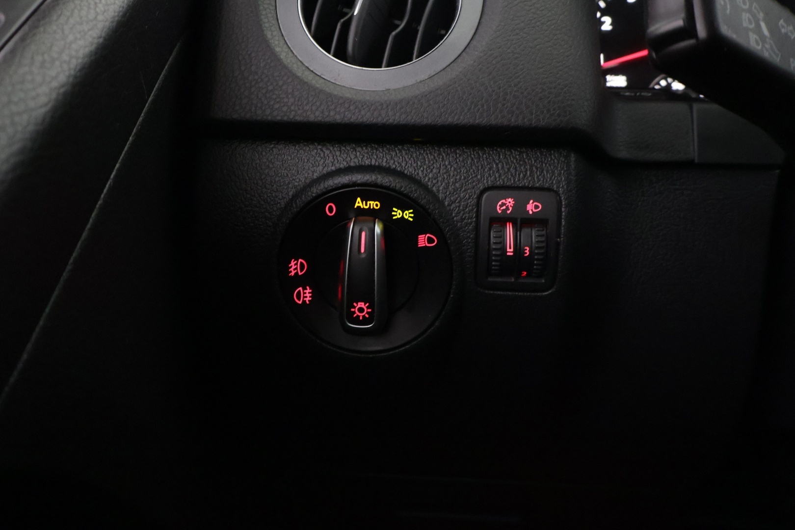 VOLKSWAGEN Tiguan 2015