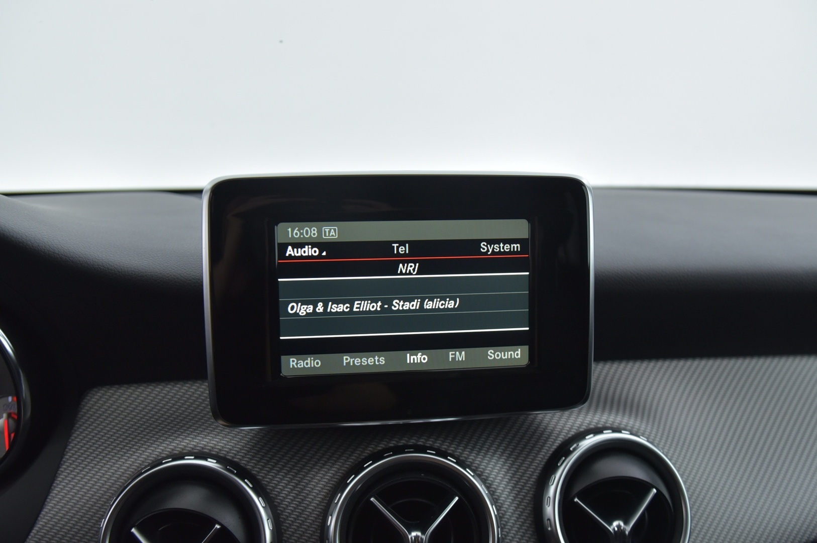 MERCEDES-BENZ GLA 2015