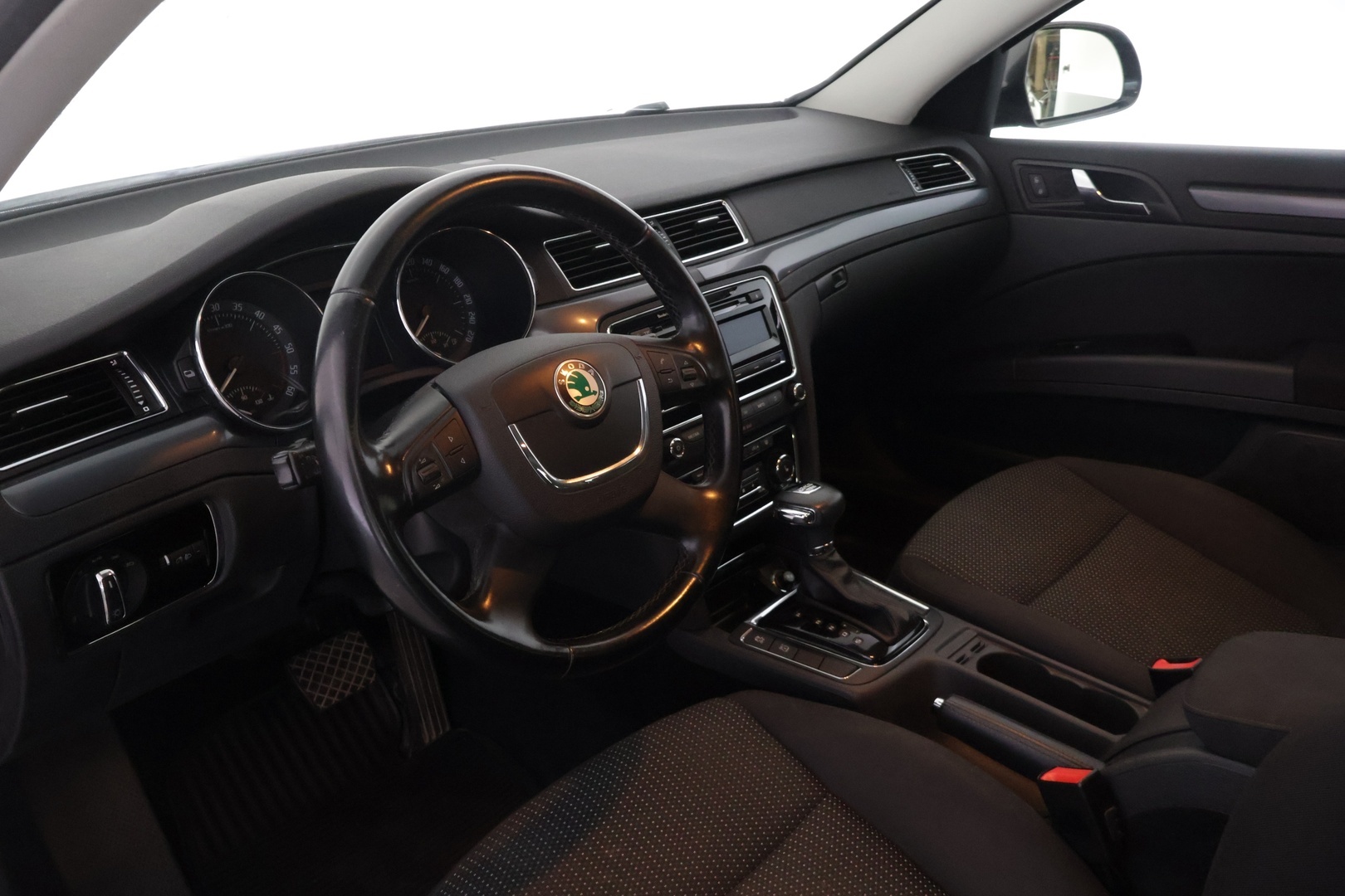 SKODA Superb 2012