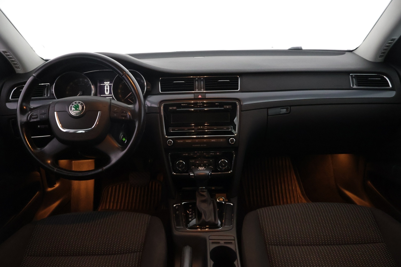 SKODA Superb 2012