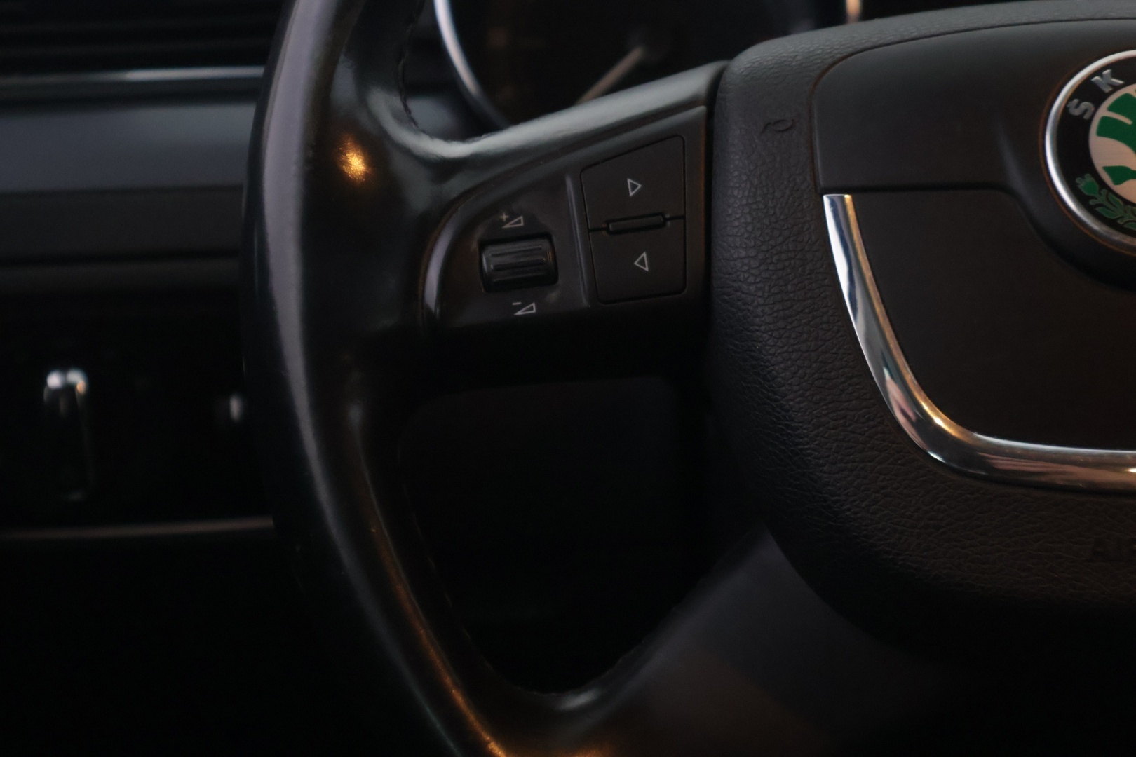 SKODA Superb 2012
