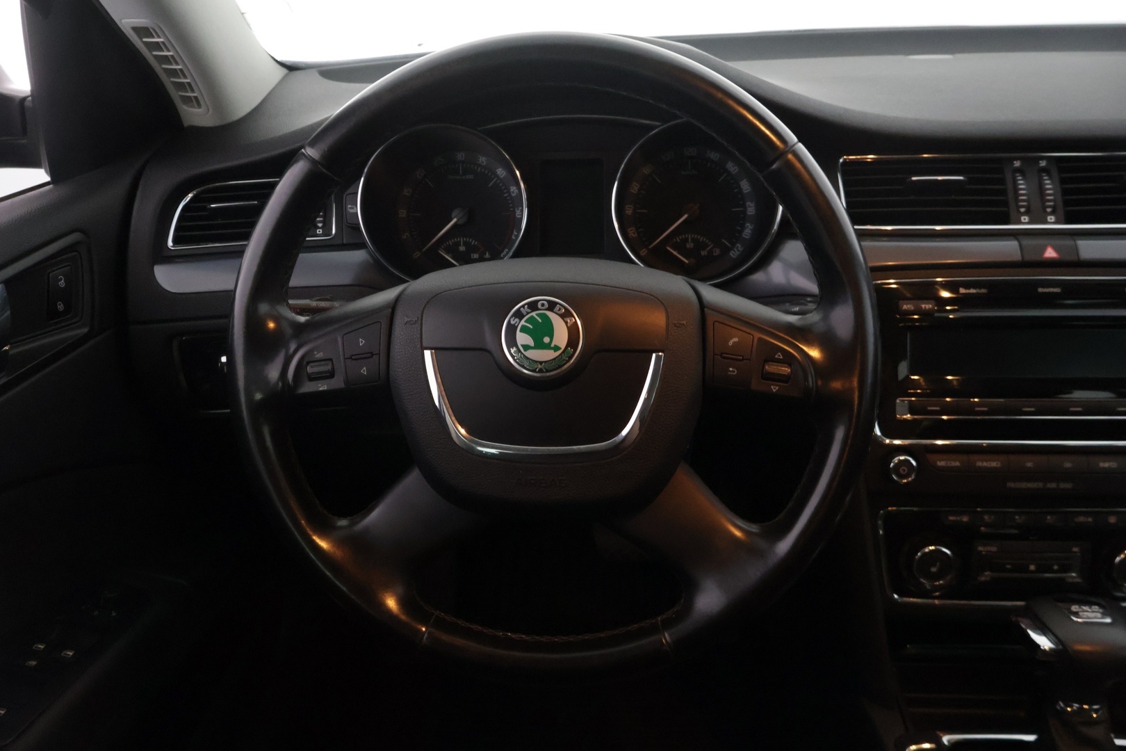 SKODA Superb 2012