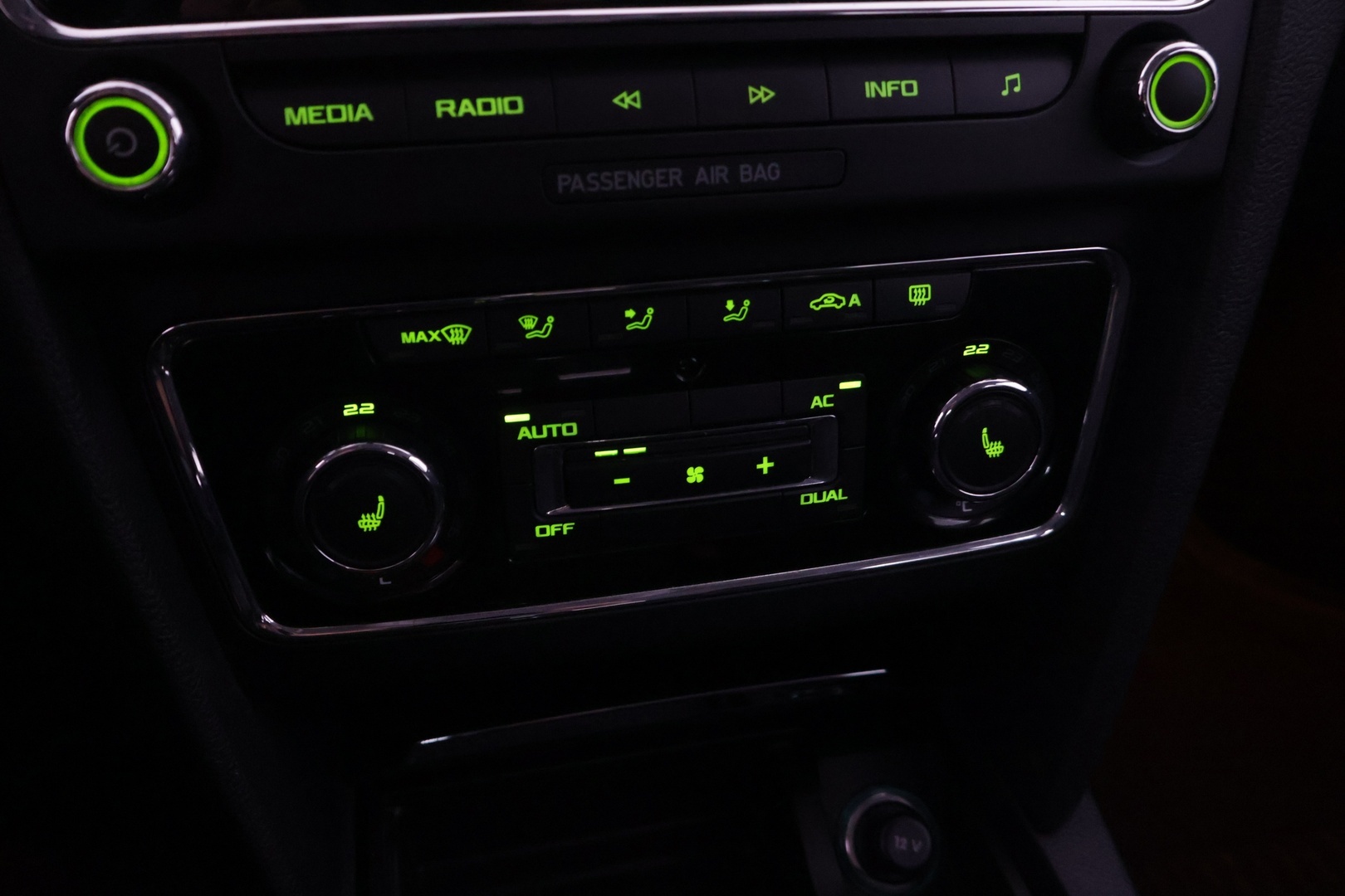 SKODA Superb 2012