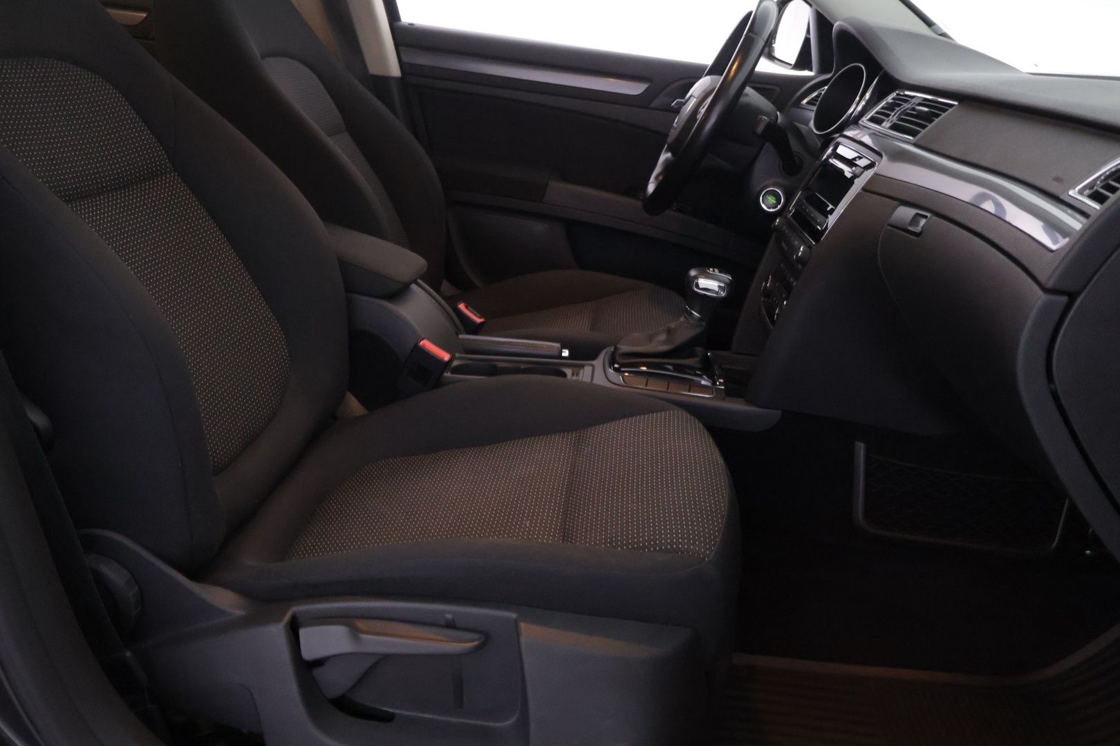 SKODA Superb 2012