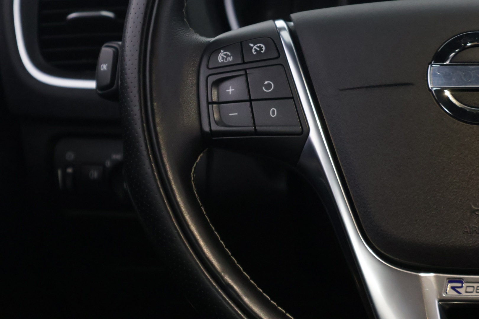 VOLVO V40 2013