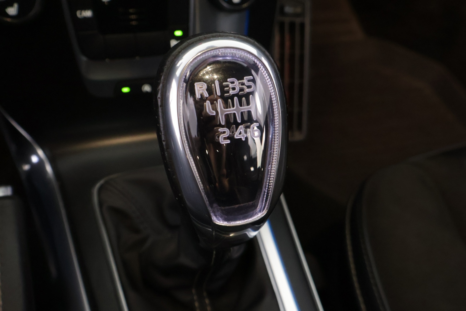 VOLVO V40 2013