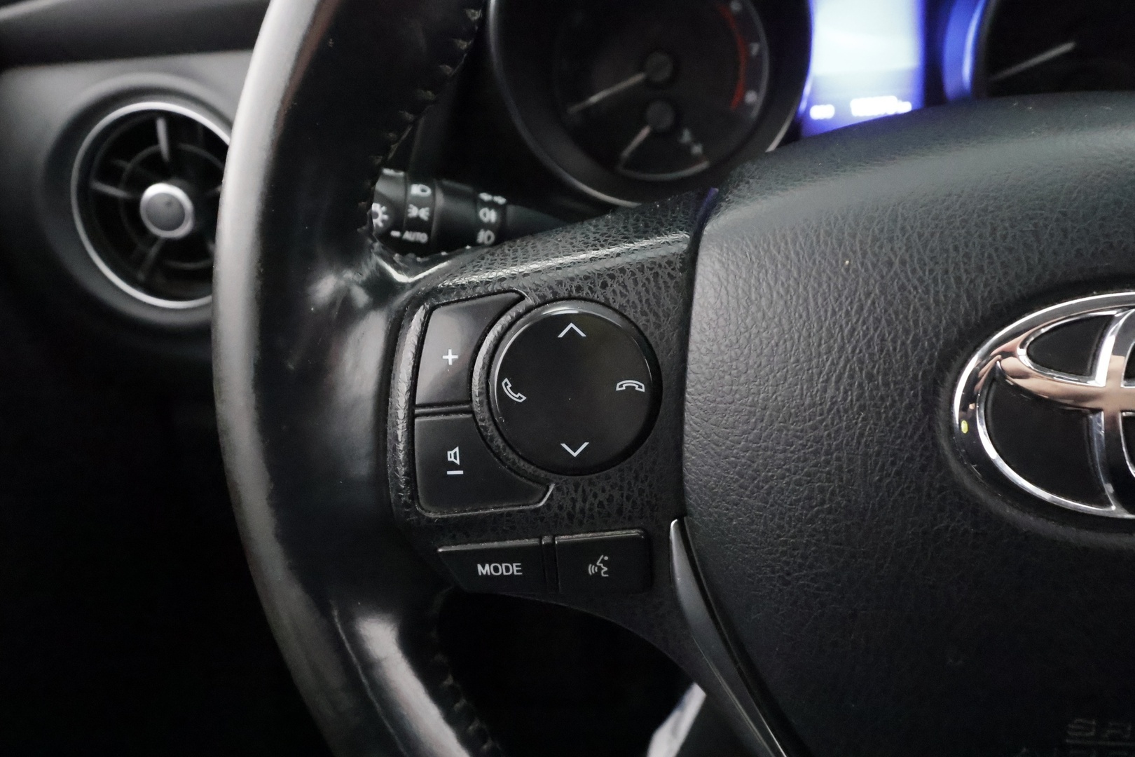 TOYOTA Auris 2018